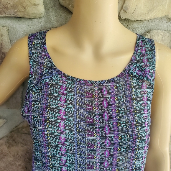 AMERICAN EAGLE | Sheer Multi-Colored Peplum Tank - Picture 6 of 8